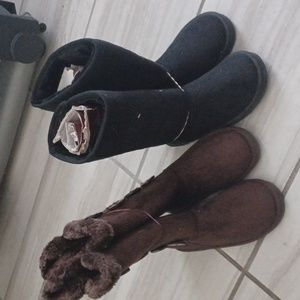 2 pairs of girls' boots. Colors: brown, and black. Size 5